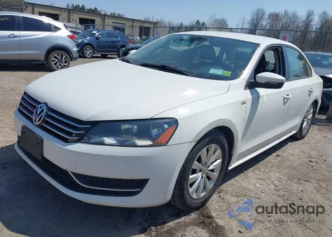 2015 Volkswagen Passat 1.8T Wolfsburg Edition z USA, uszkodzony, nr VIN 1VWAT7A31FC033803